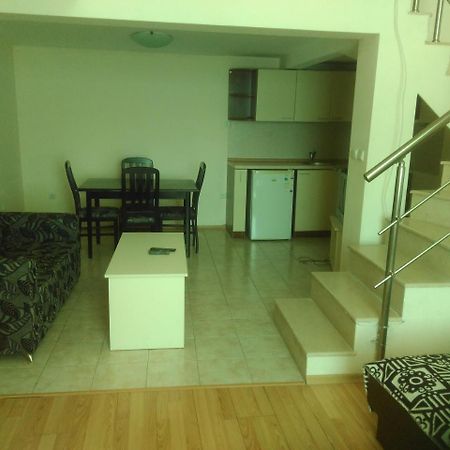 Apartments Bizone Kavarna Bagian luar foto