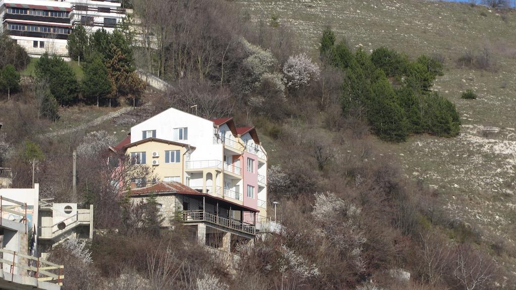 Apartments Bizone Kavarna Bagian luar foto