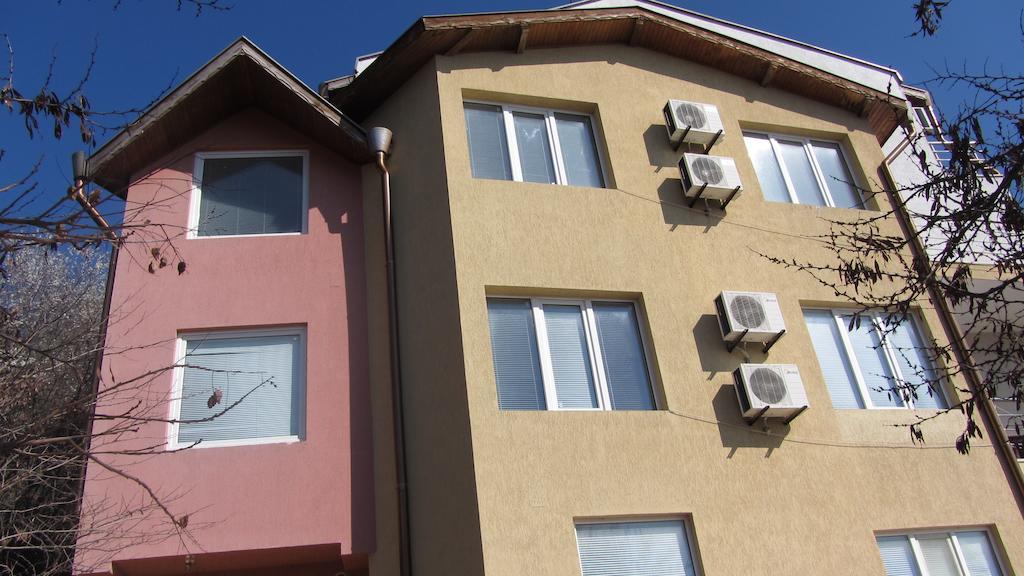Apartments Bizone Kavarna Bagian luar foto