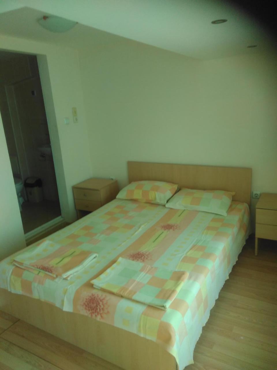 Apartments Bizone Kavarna Bagian luar foto